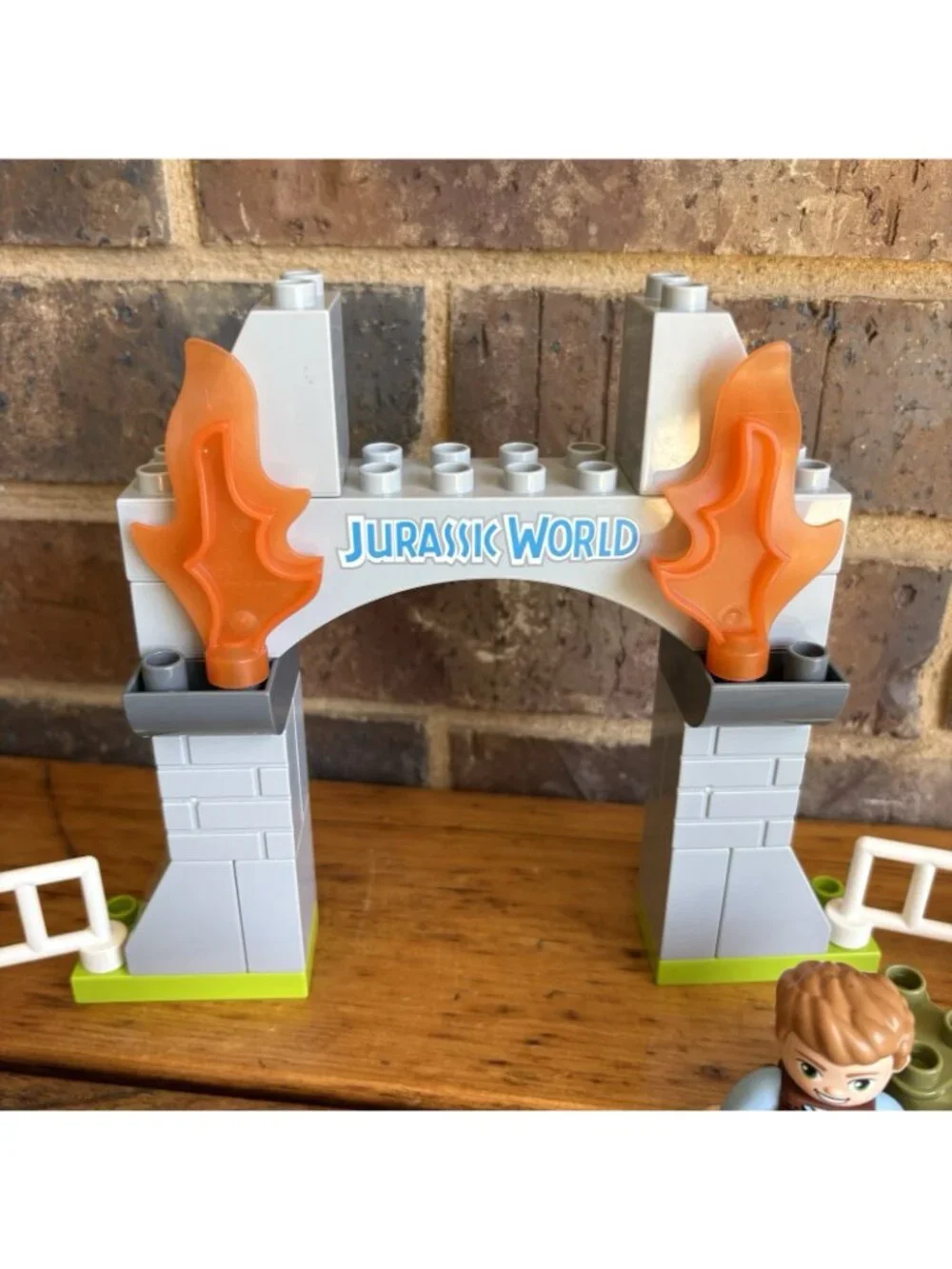 Lego Duplo 10939 Jurassic World T. Rex and Triceratops Dinosaur Breakout